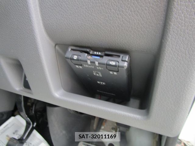 Nissan NV350 Caravan 2018-03 8006745-10