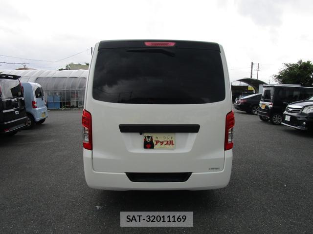 Nissan NV350 Caravan 2018-03 8006745-15