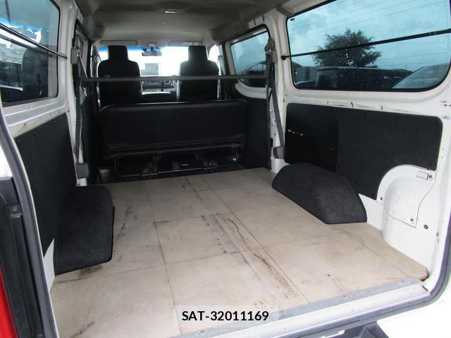 Nissan NV350 Caravan 2018-03 8006745-18