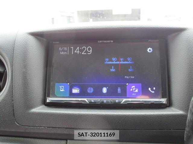 Nissan NV350 Caravan 2018-03 8006745-6