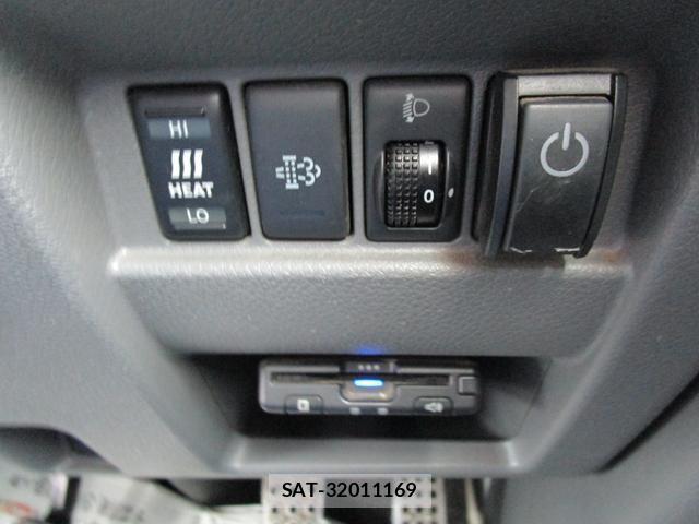 Nissan NV350 Caravan 2018-03 8006745-8
