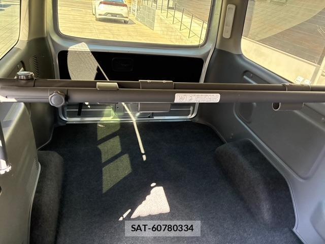 Nissan NV350 Caravan 2021-02 8007177-11