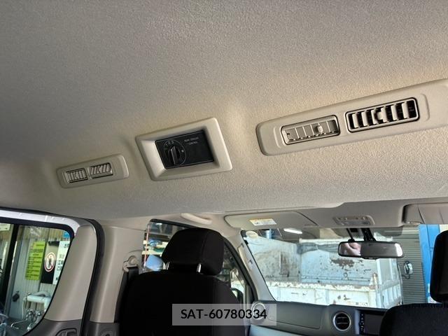 Nissan NV350 Caravan 2021-02 8007177-12