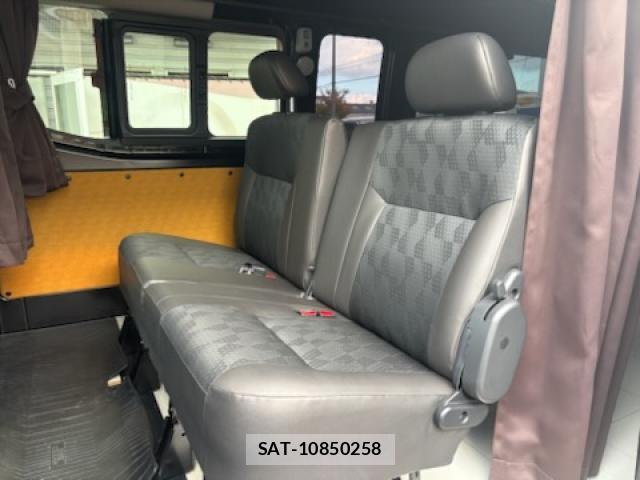 Nissan NV350 Caravan 2018-10 8007247-1