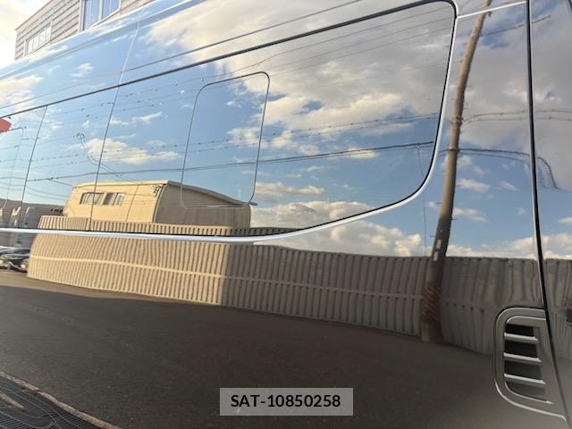 Nissan NV350 Caravan 2018-10 8007247-12