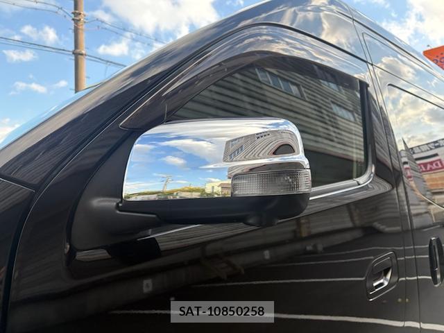 Nissan NV350 Caravan 2018-10 8007247-15