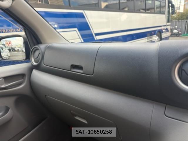 Nissan NV350 Caravan 2018-10 8007247-19