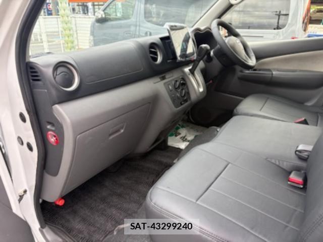 Nissan NV350 Caravan 2015-10 8007251-10