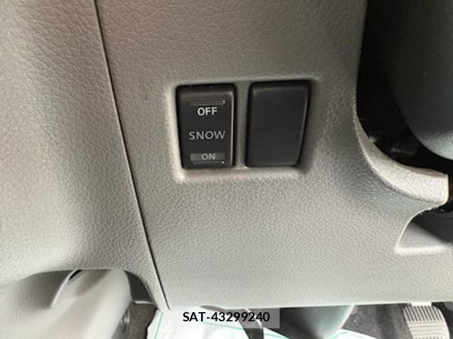 Nissan NV350 Caravan 2015-10 8007251-11