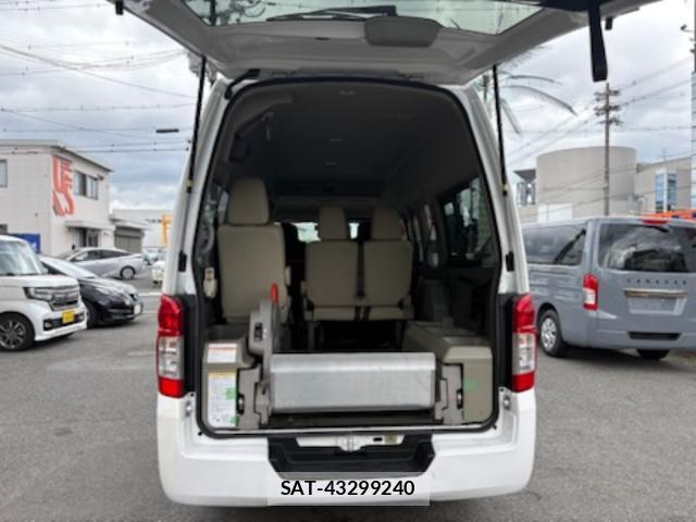 Nissan NV350 Caravan 2015-10 8007251-17