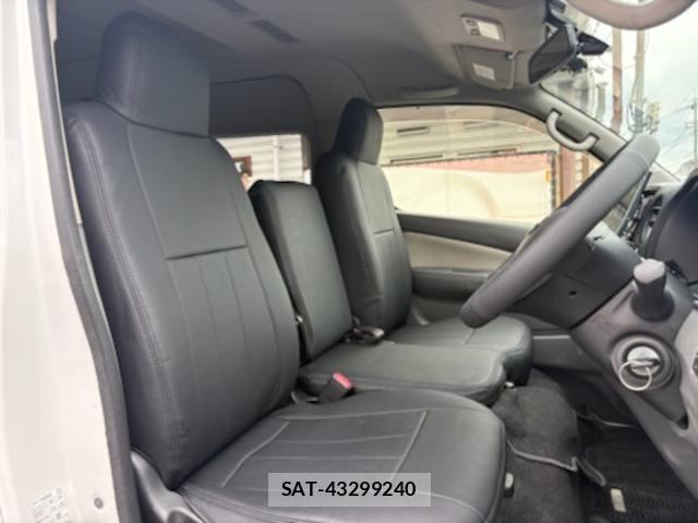 Nissan NV350 Caravan 2015-10 8007251-18