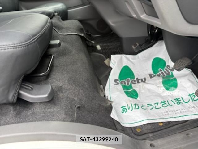 Nissan NV350 Caravan 2015-10 8007251-3