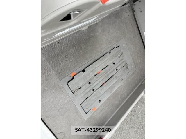 Nissan NV350 Caravan 2015-10 8007251-7