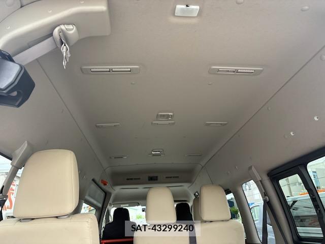 Nissan NV350 Caravan 2015-10 8007251-9