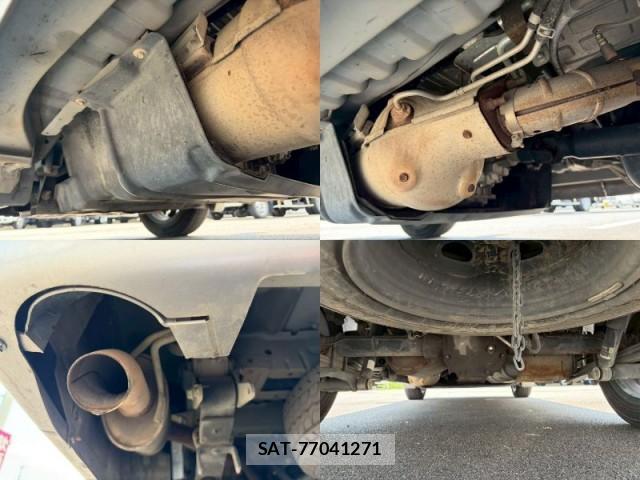 Nissan NV350 Caravan 2013-04 8007477-11