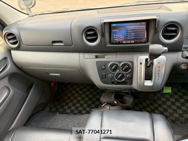 Nissan NV350 Caravan 2013-04 8007477-16