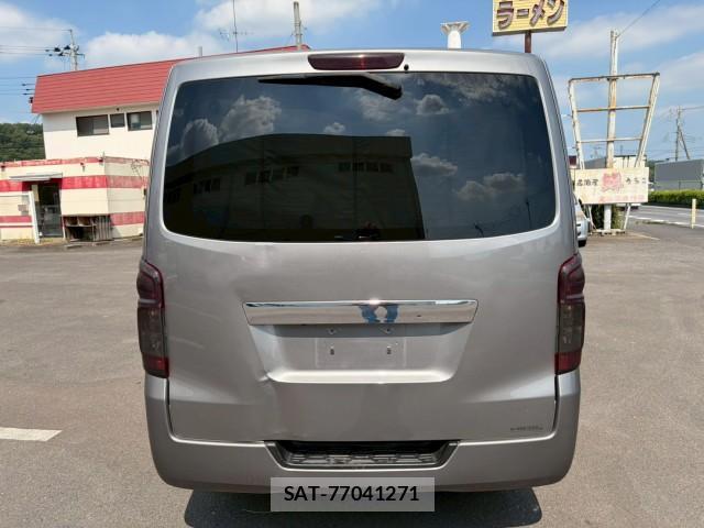 Nissan NV350 Caravan 2013-04 8007477-5
