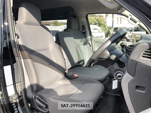 Nissan NV350 Caravan 2012-08 8007490-10