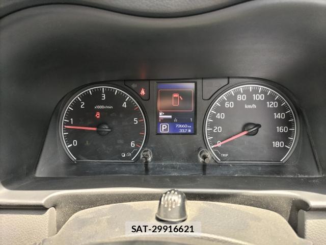 Nissan NV350 Caravan 2012-08 8007490-13