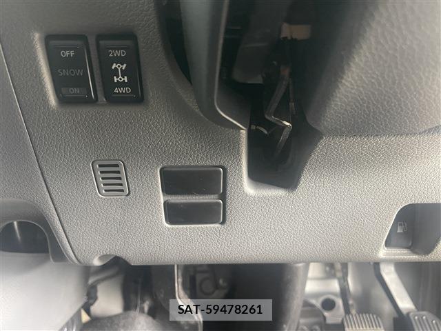Nissan NV350 Caravan 2018-10 8007491-11