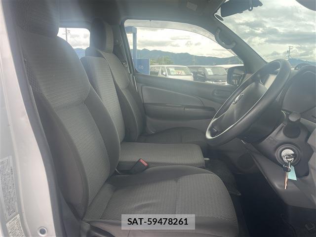 Nissan NV350 Caravan 2018-10 8007491-12