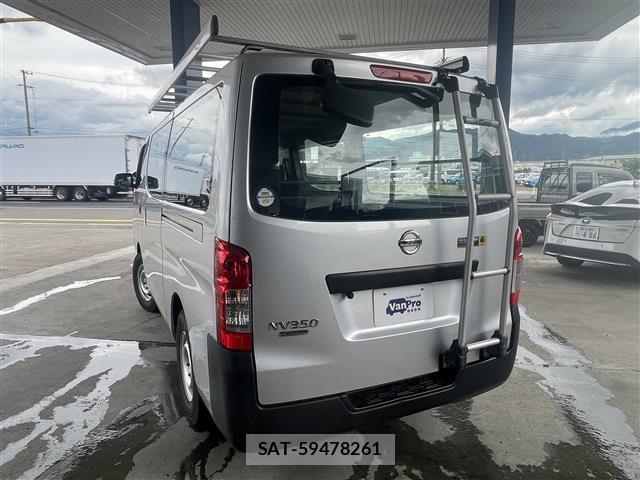 Nissan NV350 Caravan 2018-10 8007491-2