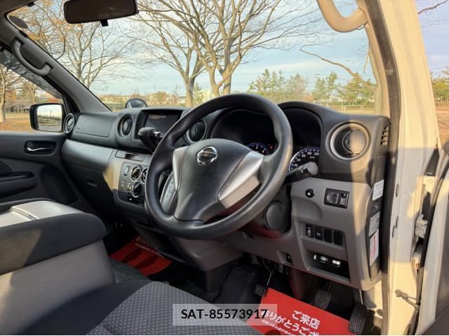 Nissan NV350 Caravan 2012-10 8007787-13
