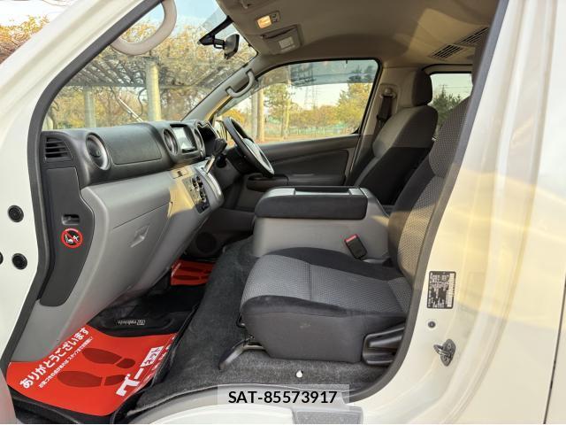 Nissan NV350 Caravan 2012-10 8007787-14