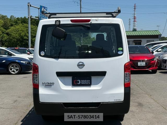 Nissan NV350 Caravan 2016-09 8008435-10