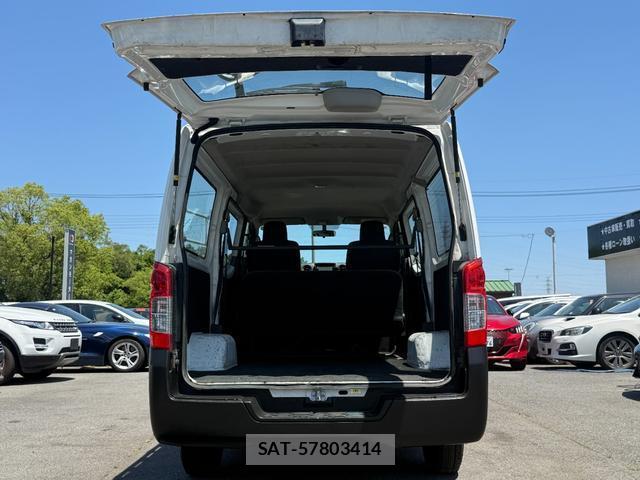 Nissan NV350 Caravan 2016-09 8008435-14
