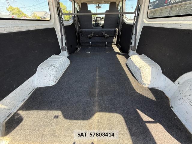 Nissan NV350 Caravan 2016-09 8008435-6