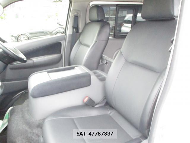 Nissan NV350 Caravan 2017-03 8008503-14