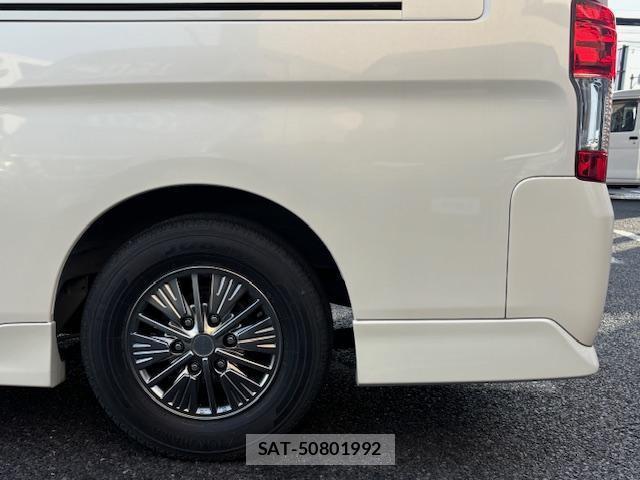 Nissan NV350 Caravan 2019-01 8008733-12