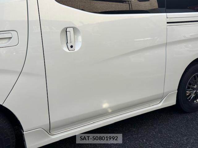 Nissan NV350 Caravan 2019-01 8008733-13