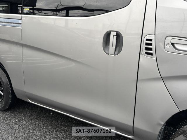 Nissan NV350 Caravan 2013-08 8008744-10