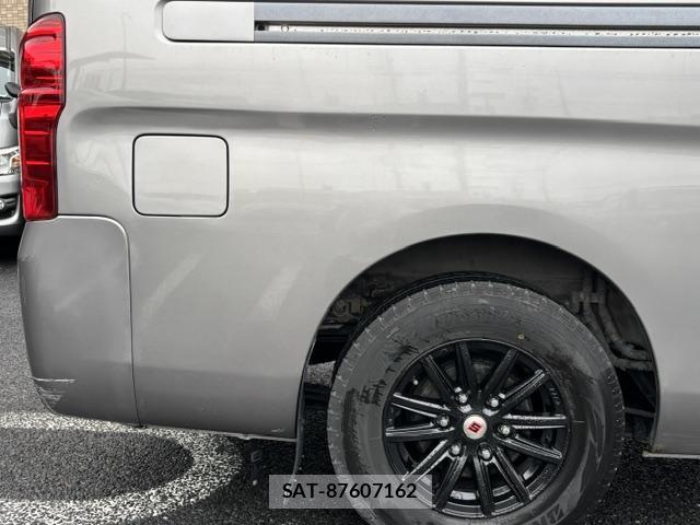 Nissan NV350 Caravan 2013-08 8008744-11