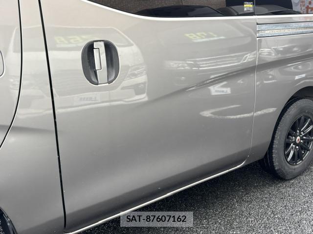 Nissan NV350 Caravan 2013-08 8008744-13