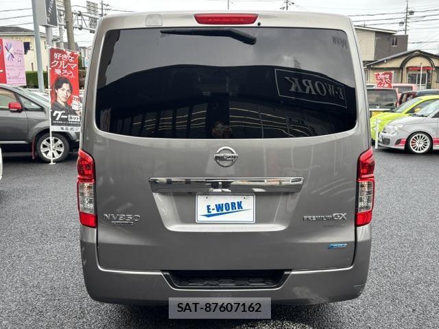 Nissan NV350 Caravan 2013-08 8008744-5