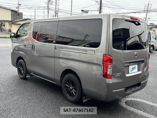 Nissan NV350 Caravan 2013-08 8008744-6