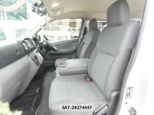 Nissan NV350 Caravan 2016-02 8008760-3