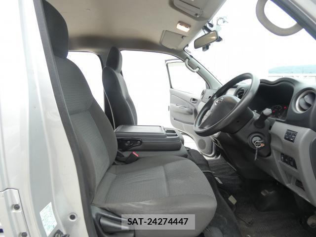 Nissan NV350 Caravan 2016-02 8008760-5