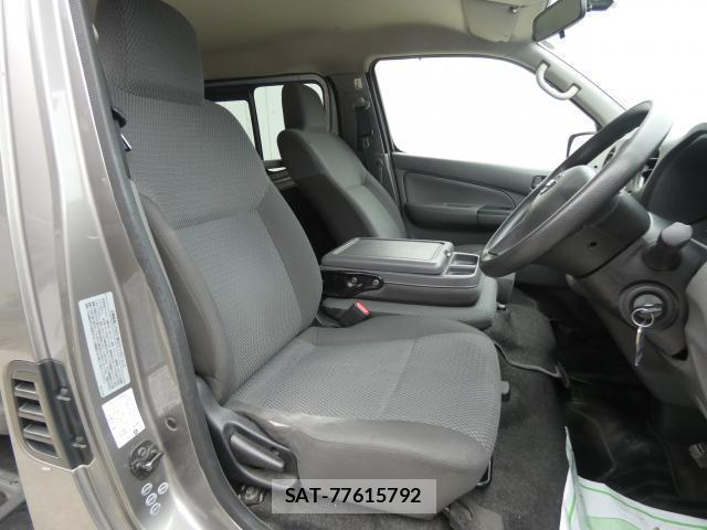 Nissan NV350 Caravan 2014-05 8008762-3