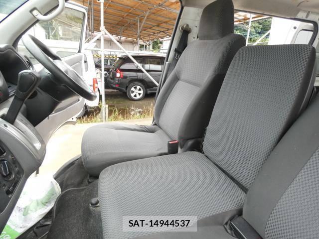 Nissan NV350 Caravan 2014-03 8008763-1