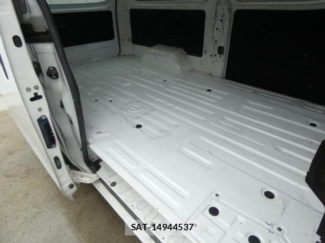 Nissan NV350 Caravan 2014-03 8008763-5