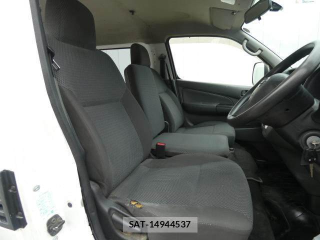 Nissan NV350 Caravan 2014-03 8008763-7