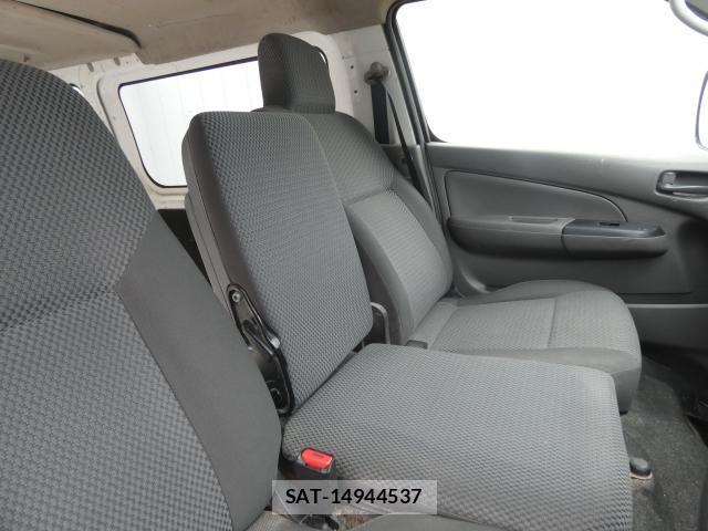 Nissan NV350 Caravan 2014-03 8008763-8