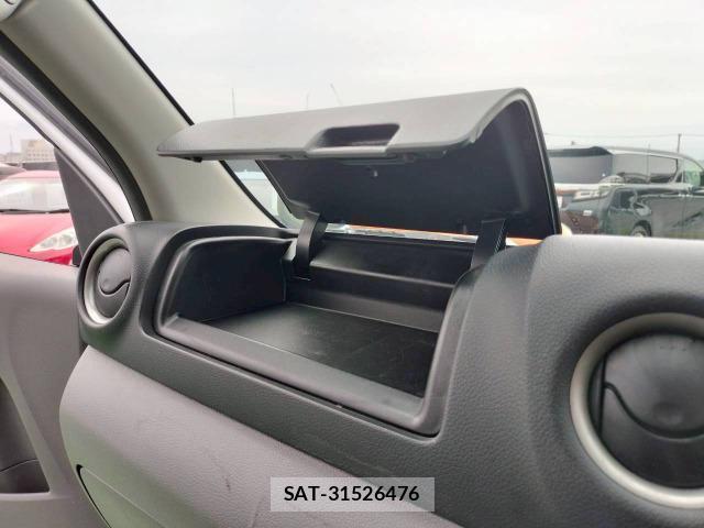 Nissan NV350 Caravan 2017-05 8008799-10