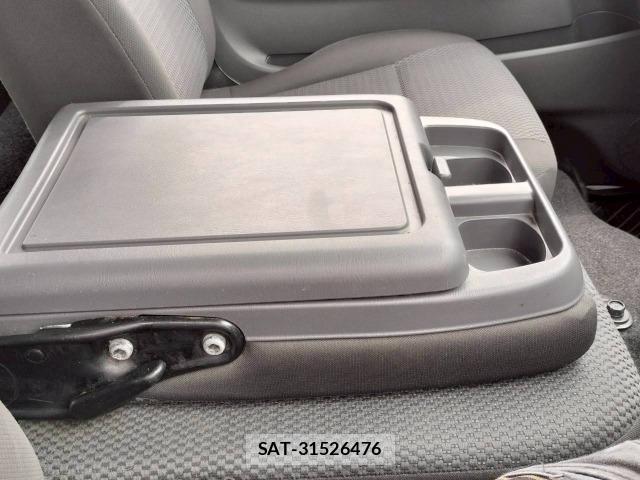 Nissan NV350 Caravan 2017-05 8008799-11