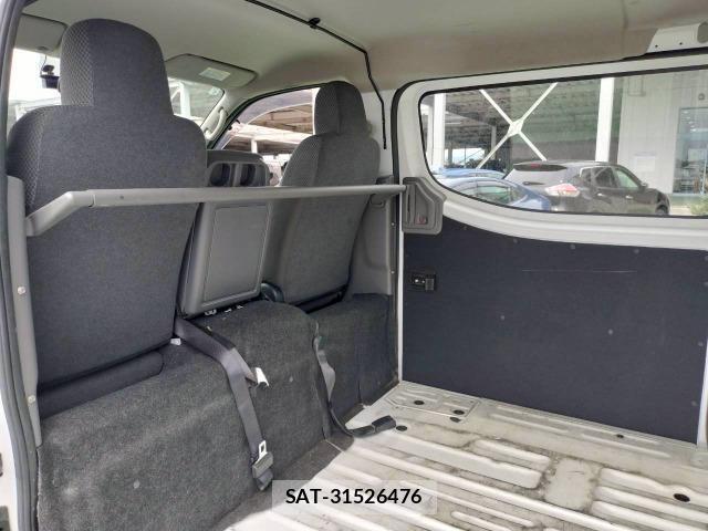 Nissan NV350 Caravan 2017-05 8008799-13