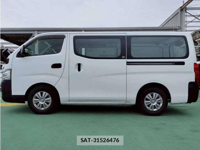 Nissan NV350 Caravan 2017-05 8008799-18